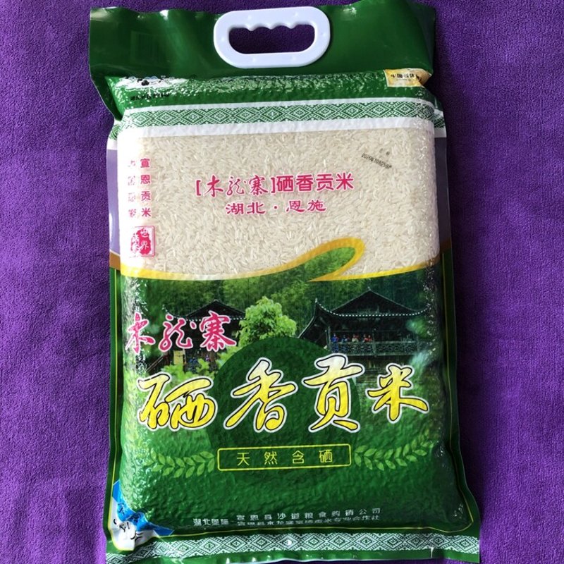 恩施的土特产丰富多彩,从美食到手工艺品,每一件都承载着当地独特的自然风光和人文风情。今天我们就来一起探索一下有哪些值得购买的恩施特产吧!
